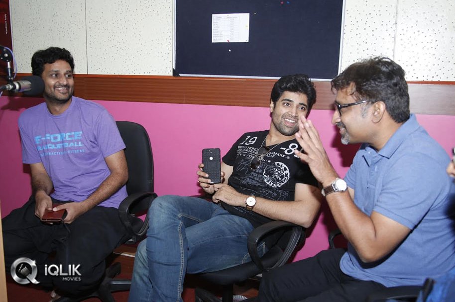 AmiThumi-Movie-Team-Promotions-at-Vijayawada